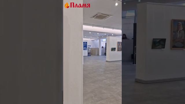 Михалыч на художественной выставке