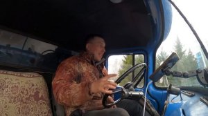 Т-25 тянет ЗИЛ-130 из огорода! Что получится? Возим навоз!