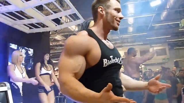 FIBO 2013 Peter Molnar Posing 2 смотреть онлайн