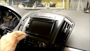 Opel Insignia 2013 установка 2DIN магнитолы + кнопки на руле