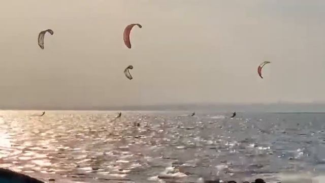 Кайтсерфинг в Анапе. Коса Голенькая. Школа Кайтсерфинга RUSSIAN-WIND. Ученик Артем.