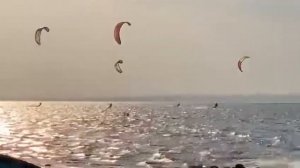 Кайтсерфинг в Анапе. Коса Голенькая. Школа Кайтсерфинга RUSSIAN-WIND. Ученик Артем.