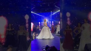 Дефиле в вечерних платьях