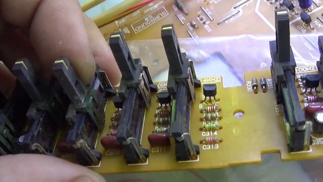 Эквалайзер Sony SEQ-V715 по-разному звучат каналы смотреть онлайн