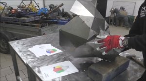 Сборка большого полигонального медведя из металла