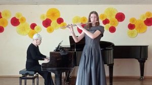 Ж.Бизе "Менуэт" 
Исп. Вита Князева
Конц. Болотская Л.В.
Преп. Грицун А.А.mp4