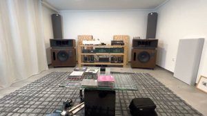 Altec Lansing model 19 playing electronic