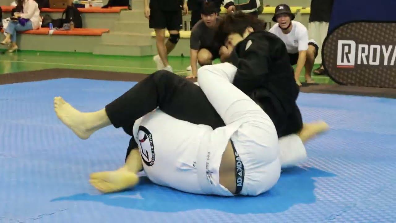 Mat 1-43 김갑성(울트라주짓수) vs 최용준(잠실와이어) 남성부 White 마스터3 -76kg 결승전 (리그로얄 서울 06.25) смотреть онлайн