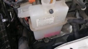 Toyota Noah Hybride X2Zr Замена Охлаждающей Жидкости ДВС И Инвертора.....mp4