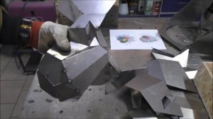 Сборка полигональной модели трофейного льва из металла своими руками.