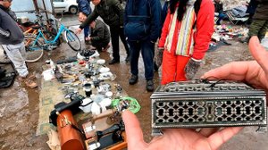 Ассортимент резко просел - народ перестал выкидывать вещи, но желающих урвать даром очень много