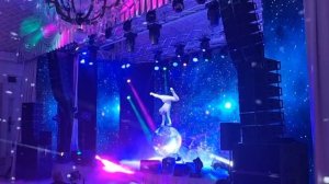 Зеркальный шар Казанцева шоу, в исполнении Юлии Поповой