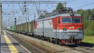 Электровоз ВЛ10у-483 с грузом леса идёт на Волховстрой
