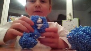 Ищем серпризы  из шакиково пластилина