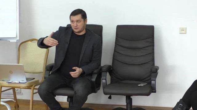 Гипноз. При сопротивление создаем замешательство и используем это, для положительного внушения.