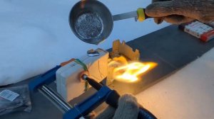 Литьё из металла своими руками. Реалистичный пистолетик из олова!