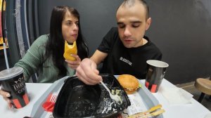 МУКБАНГ Rostic's ЧИЗБУРГЕР / РОЛЛ / ЛАНЧ - РОЛЛЫ, КУРИЦА, САЛАТ С КРЕВЕТКАМИ /  EATING MUKBANG ASMR