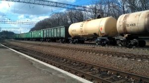 ВЛ80т-1401 с грузовым поездом следует через ст.Супруновка