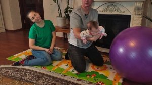 4. Рефлекторная гимнастика. Тренировка на фитболе с ребенком 3х месяцев.