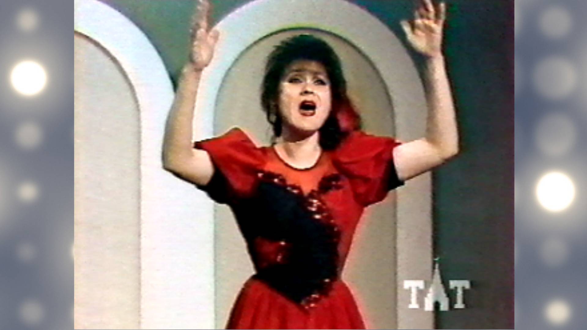 Зухра Миназова в телепередаче "ҖОМГА КӨН КИЧ БЕЛӘН" на ТВ "Татарстан", Казань 
ТАТАРСКИЕ ПЕСНИ смотреть онлайн