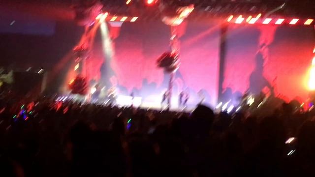 SELENA GOMEZ REVIVAL TOUR - ME AND THE RHYTHM (LIVE IN SINGAPORE!) смотреть онлайн