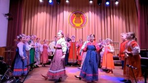 2. Весенняя закличка "Вот пришла весна", плясовая "По канавкам росла травка", "Да во горнице" р.н.п