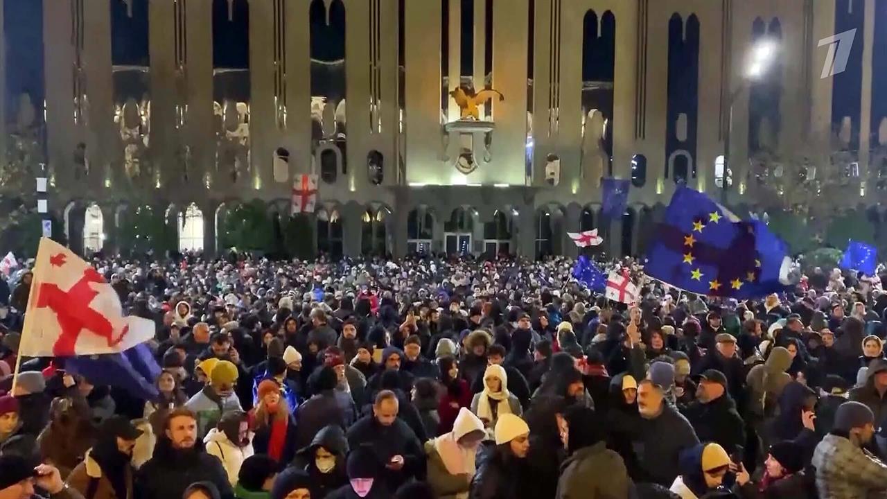 В Тбилиси против спецназа выступила многотысячная толпа, подогреваемая прозападным президентом