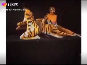 Женщина превращаться тигром