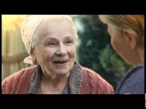 Бабушки, реклама кефира Домик в деревне