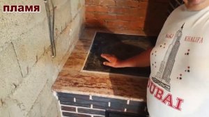 Стойте над душой при установке гранитной столешницы на барбекю с печью под казан