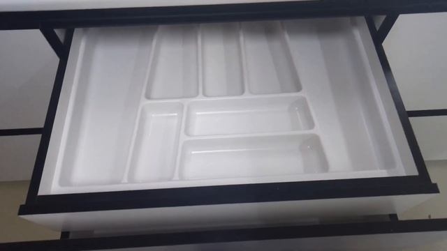 Потайной ящик для столовых приборов на кухне