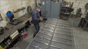 Беседка с элементами холодной ковки