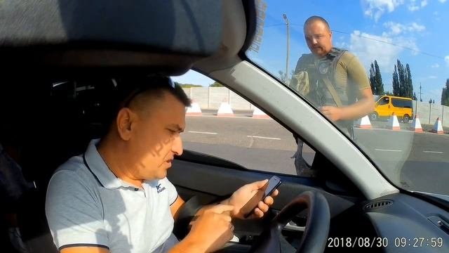 Полиция водитель спецподразделения «Я как работник полиции запрещаю вам дальнейшее движение»ПДД.