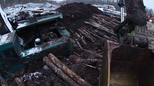 Грузовой эвакуатор. Спасаем утонувшую лесозаготовительную машину.