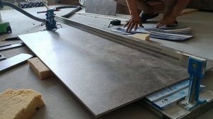 как резать крупноформатную плитку 1,2м *60 см. Недорогим плиткорезом