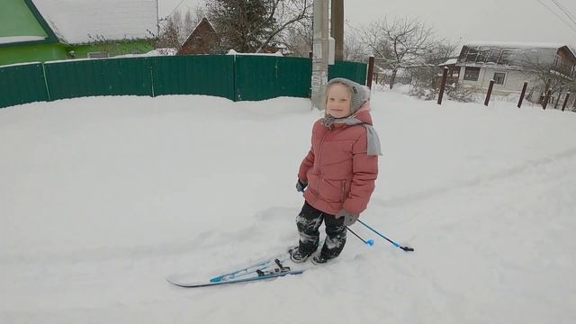 Даша встала на лыжи