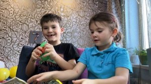 Распаковка игрушек #сбабам с Ильей и Катей. Серия: Хищники юрского периода.