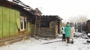 В Абакане у многодетной семьи сгорел дом