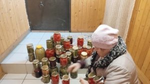 Перевезла банки  //Мои запасы в погребе//
