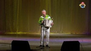 "ПРОЛЕТАЕТ ПУТЬ ДОРОЖКА" поёт Валерий Семин в гостях у " Митрофановны "