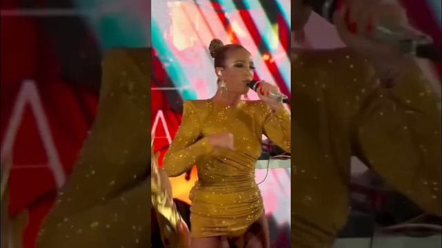 Оля Бузова в экстра-мини зовет в забытые закаты #светскаяхроника