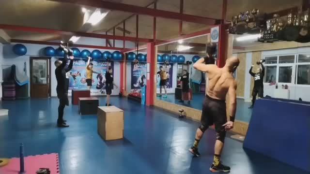 Гантели и тумбы. Тренировка Кайдзен CrossFit Феодосия