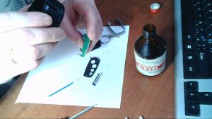 Как заменить батарейку в пульте