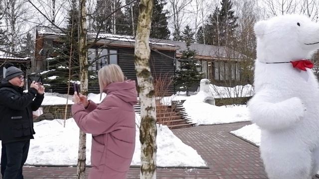 Шикарный танец мишки! Поздравление белого медведя!