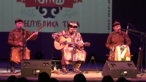 10 Тувинская фолькл. группа "Алаш" в Абакане. Горловое пение. Песня оленевода. Throat singing.