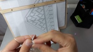 Теплая косынка с пришивными коймами. Часть 2