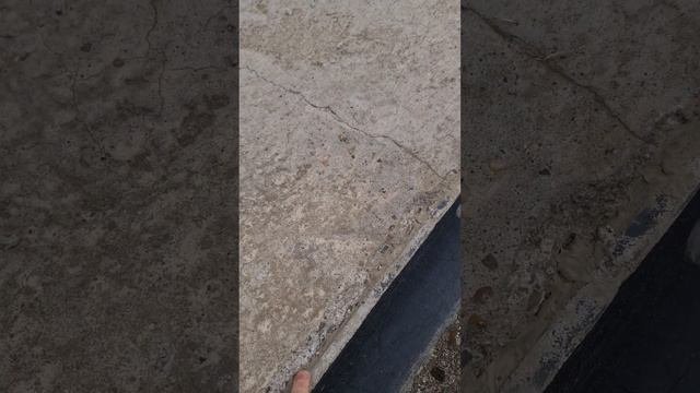 Отмостка с водоотведением из полиэтиленовой трубы, год эксплуатации