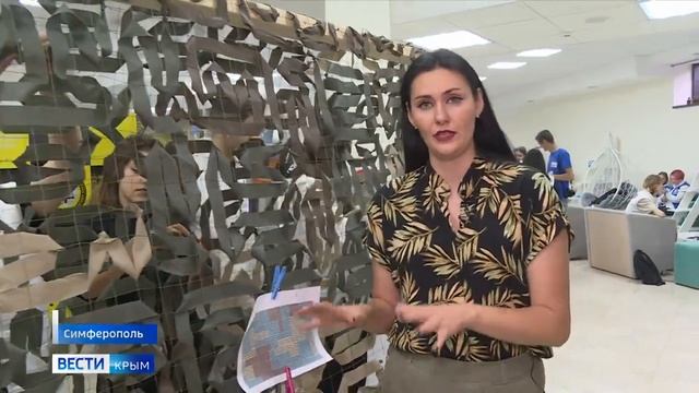 Крымские молодогвардейцы и волонтеры печатают на 3D принтере детали для квадрокоптеров.