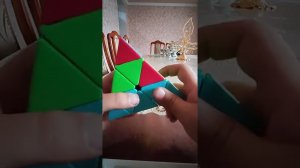 как собрать кубик рубик треугольника