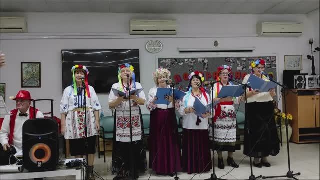 Украинские песни поёт ансамбль Хайфачаночка.18.01.2023.